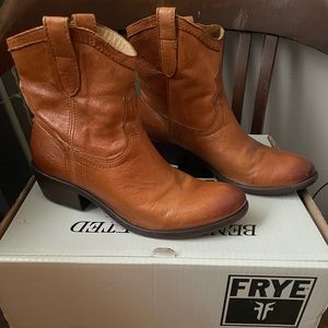 Frye Carson Boots NIB